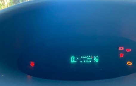 Toyota Yaris I рестайлинг, 2000 год, 280 000 рублей, 24 фотография