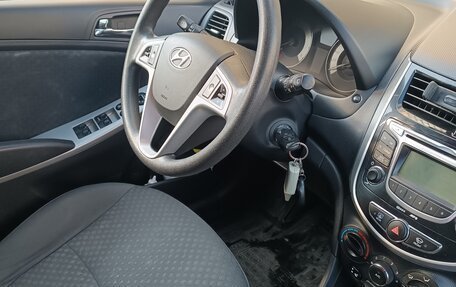 Hyundai Solaris II рестайлинг, 2011 год, 720 000 рублей, 11 фотография