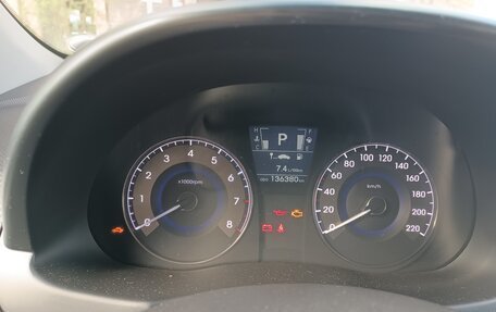 Hyundai Solaris II рестайлинг, 2011 год, 720 000 рублей, 8 фотография