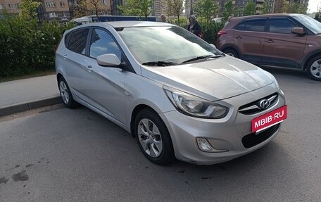 Hyundai Solaris II рестайлинг, 2011 год, 720 000 рублей, 2 фотография