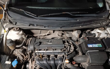 Hyundai Solaris II рестайлинг, 2011 год, 720 000 рублей, 10 фотография