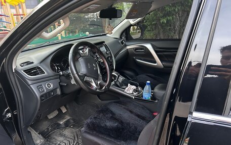 Mitsubishi Pajero Sport III рестайлинг, 2018 год, 3 300 000 рублей, 3 фотография