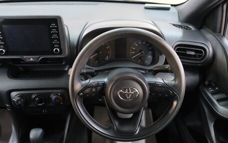 Toyota Yaris, 2021 год, 1 349 000 рублей, 11 фотография