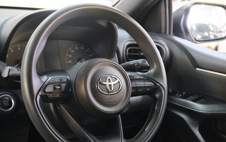 Toyota Yaris, 2021 год, 1 349 000 рублей, 12 фотография