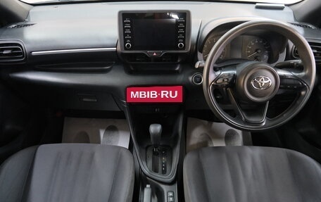 Toyota Yaris, 2021 год, 1 349 000 рублей, 13 фотография