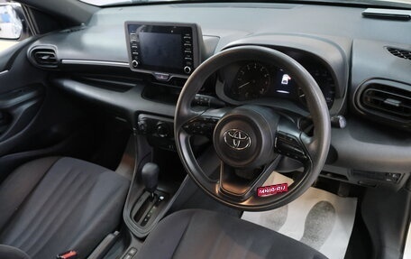 Toyota Yaris, 2021 год, 1 349 000 рублей, 10 фотография