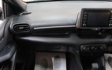 Toyota Yaris, 2021 год, 1 349 000 рублей, 17 фотография