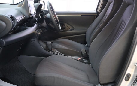 Toyota Yaris, 2021 год, 1 349 000 рублей, 19 фотография