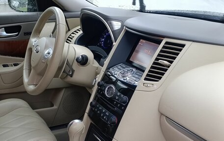 Infiniti QX70, 2016 год, 2 650 000 рублей, 10 фотография