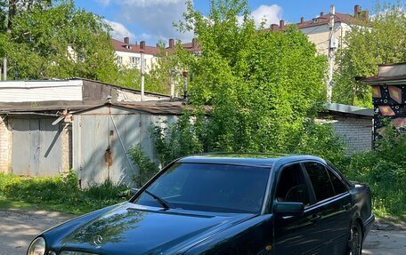 Mercedes-Benz E-Класс, 1995 год, 320 000 рублей, 1 фотография