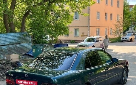 Mercedes-Benz E-Класс, 1995 год, 320 000 рублей, 3 фотография