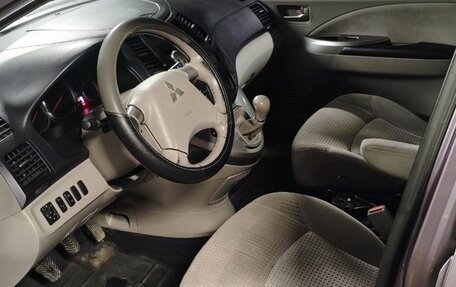 Mitsubishi Grandis, 2004 год, 500 000 рублей, 5 фотография