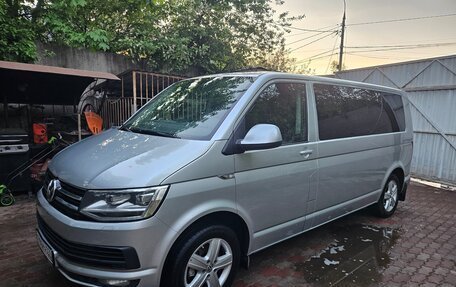 Volkswagen Multivan T6 рестайлинг, 2017 год, 3 600 000 рублей, 1 фотография