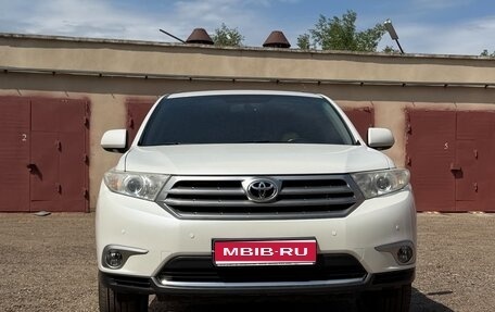 Toyota Highlander III, 2012 год, 2 600 000 рублей, 1 фотография