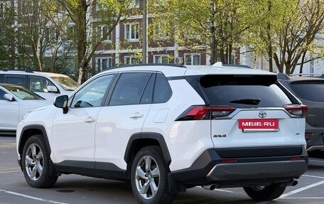 Toyota RAV4, 2019 год, 3 620 000 рублей, 5 фотография
