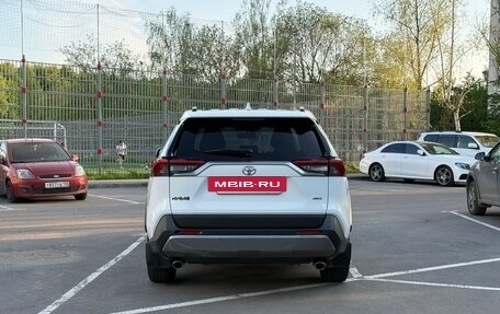 Toyota RAV4, 2019 год, 3 620 000 рублей, 8 фотография