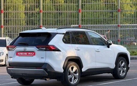 Toyota RAV4, 2019 год, 3 620 000 рублей, 4 фотография