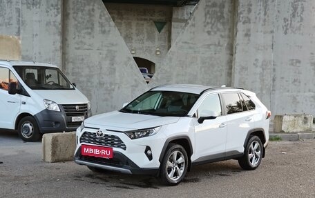 Toyota RAV4, 2019 год, 3 620 000 рублей, 15 фотография