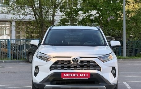 Toyota RAV4, 2019 год, 3 620 000 рублей, 2 фотография