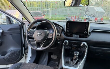 Toyota RAV4, 2019 год, 3 620 000 рублей, 19 фотография