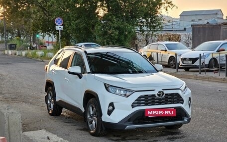 Toyota RAV4, 2019 год, 3 620 000 рублей, 16 фотография