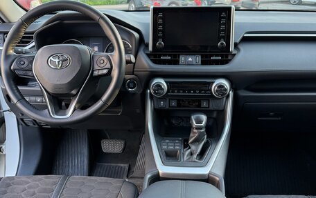 Toyota RAV4, 2019 год, 3 620 000 рублей, 21 фотография
