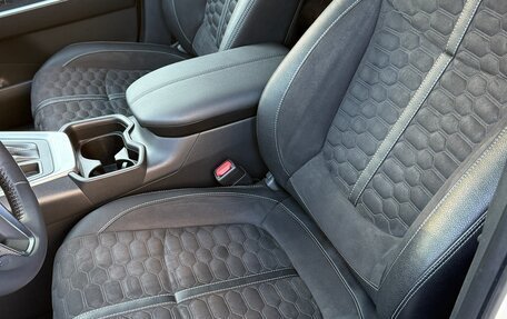 Toyota RAV4, 2019 год, 3 620 000 рублей, 24 фотография