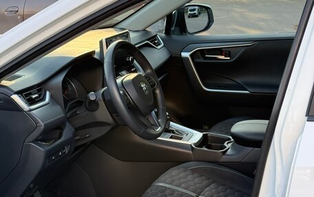 Toyota RAV4, 2019 год, 3 620 000 рублей, 28 фотография