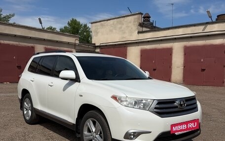 Toyota Highlander III, 2012 год, 2 600 000 рублей, 2 фотография