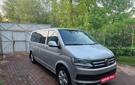 Volkswagen Multivan T6 рестайлинг, 2017 год, 3 600 000 рублей, 2 фотография
