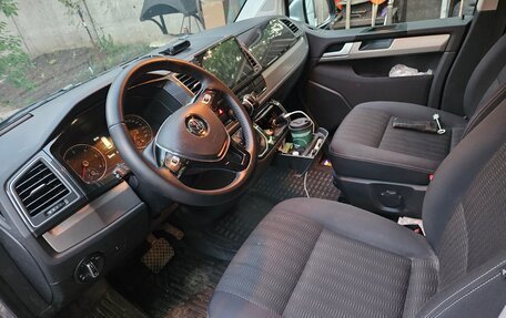 Volkswagen Multivan T6 рестайлинг, 2017 год, 3 600 000 рублей, 5 фотография