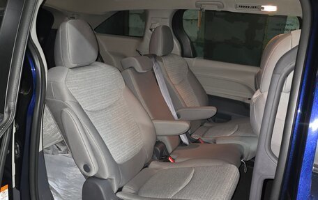 Toyota Sienna, 2020 год, 4 000 000 рублей, 3 фотография