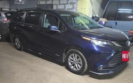 Toyota Sienna, 2020 год, 4 000 000 рублей, 2 фотография