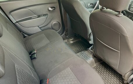 Renault Logan II, 2015 год, 740 000 рублей, 14 фотография