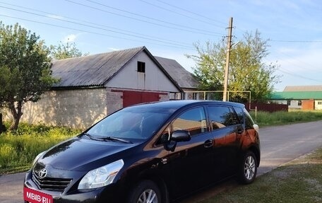 Toyota Verso I, 2011 год, 1 050 000 рублей, 3 фотография