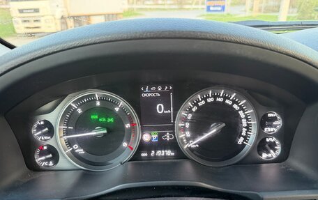 Toyota Land Cruiser 200, 2016 год, 4 950 000 рублей, 3 фотография