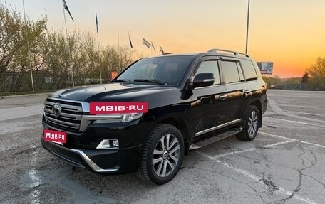 Toyota Land Cruiser 200, 2016 год, 4 950 000 рублей, 6 фотография
