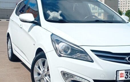 Hyundai Solaris II рестайлинг, 2015 год, 1 100 000 рублей, 1 фотография
