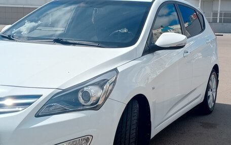 Hyundai Solaris II рестайлинг, 2015 год, 1 100 000 рублей, 3 фотография