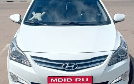 Hyundai Solaris II рестайлинг, 2015 год, 1 100 000 рублей, 2 фотография