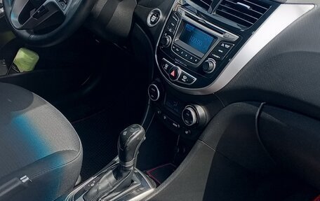 Hyundai Solaris II рестайлинг, 2015 год, 1 100 000 рублей, 12 фотография