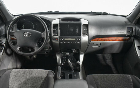 Toyota Land Cruiser Prado 120 рестайлинг, 2002 год, 1 500 000 рублей, 13 фотография