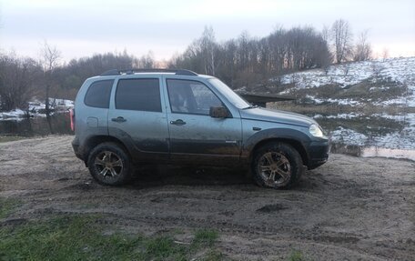Chevrolet Niva I рестайлинг, 2010 год, 470 000 рублей, 3 фотография