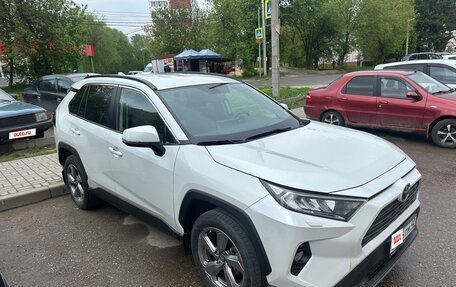 Toyota RAV4, 2020 год, 2 850 000 рублей, 3 фотография