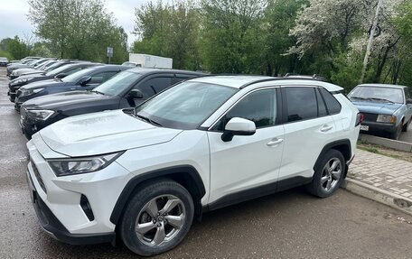 Toyota RAV4, 2020 год, 2 850 000 рублей, 4 фотография