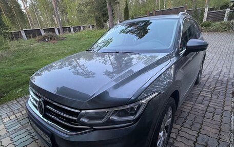 Volkswagen Tiguan II, 2021 год, 3 449 000 рублей, 2 фотография