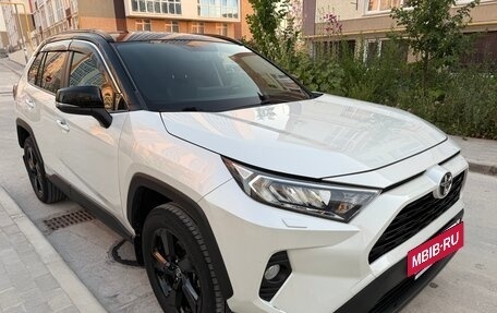 Toyota RAV4, 2021 год, 3 380 000 рублей, 2 фотография