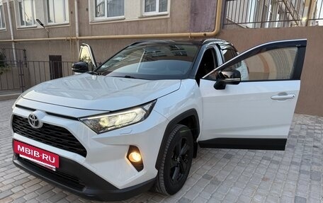 Toyota RAV4, 2021 год, 3 380 000 рублей, 5 фотография
