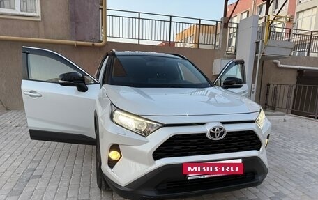 Toyota RAV4, 2021 год, 3 380 000 рублей, 6 фотография