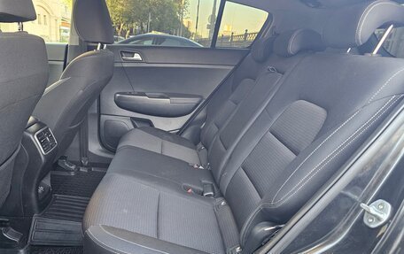 KIA Sportage IV рестайлинг, 2021 год, 2 300 000 рублей, 28 фотография